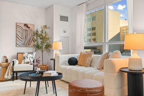 Photo 13 at 605 - 761 Bay Street, Bay Street Corridor, Toronto