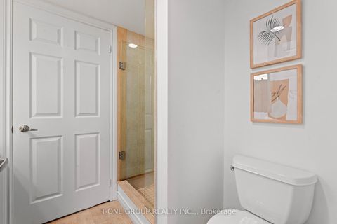 Photo 17 at 605 - 761 Bay Street, Bay Street Corridor, Toronto
