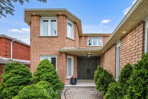 Photo 2 at 10 Stratford Drive, Doncrest, Richmond Hill
