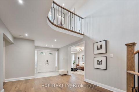 Photo 4 at 10 Stratford Drive, Doncrest, Richmond Hill