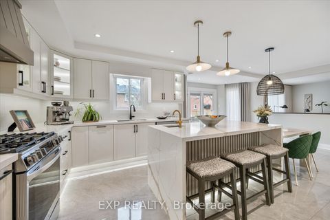 Photo 8 at 10 Stratford Drive, Doncrest, Richmond Hill