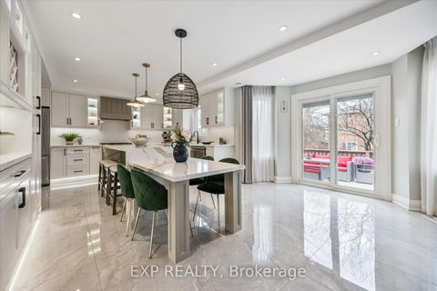 Photo 9 at 10 Stratford Drive, Doncrest, Richmond Hill