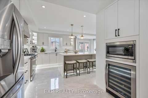 Photo 10 at 10 Stratford Drive, Doncrest, Richmond Hill