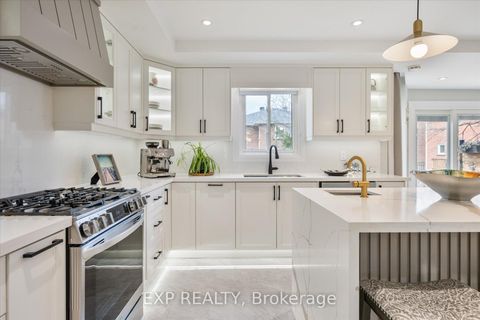 Photo 11 at 10 Stratford Drive, Doncrest, Richmond Hill