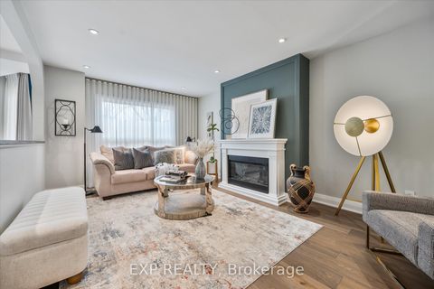 Photo 12 at 10 Stratford Drive, Doncrest, Richmond Hill