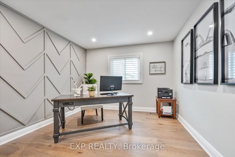 Photo 14 at 10 Stratford Drive, Doncrest, Richmond Hill