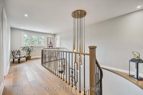 Photo 18 at 10 Stratford Drive, Doncrest, Richmond Hill