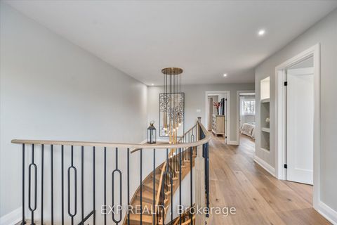 Photo 19 at 10 Stratford Drive, Doncrest, Richmond Hill