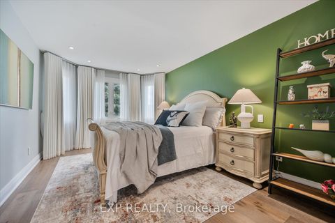 Photo 25 at 10 Stratford Drive, Doncrest, Richmond Hill