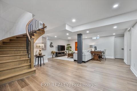 Photo 31 at 10 Stratford Drive, Doncrest, Richmond Hill
