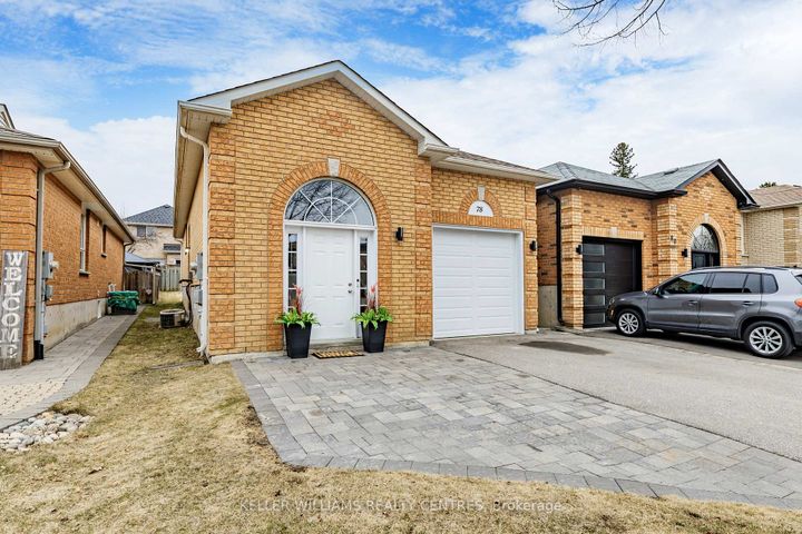 Photo 2 at 78 Clearmeadow Boulevard, Summerhill Estates, Newmarket