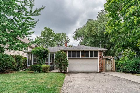 Photo 3 at 81 Hillcrest Avenue, Willowdale East, Toronto