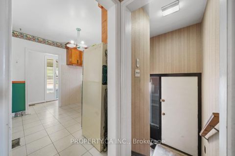 Photo 13 at 35 Farrell Avenue, Willowdale West, Toronto