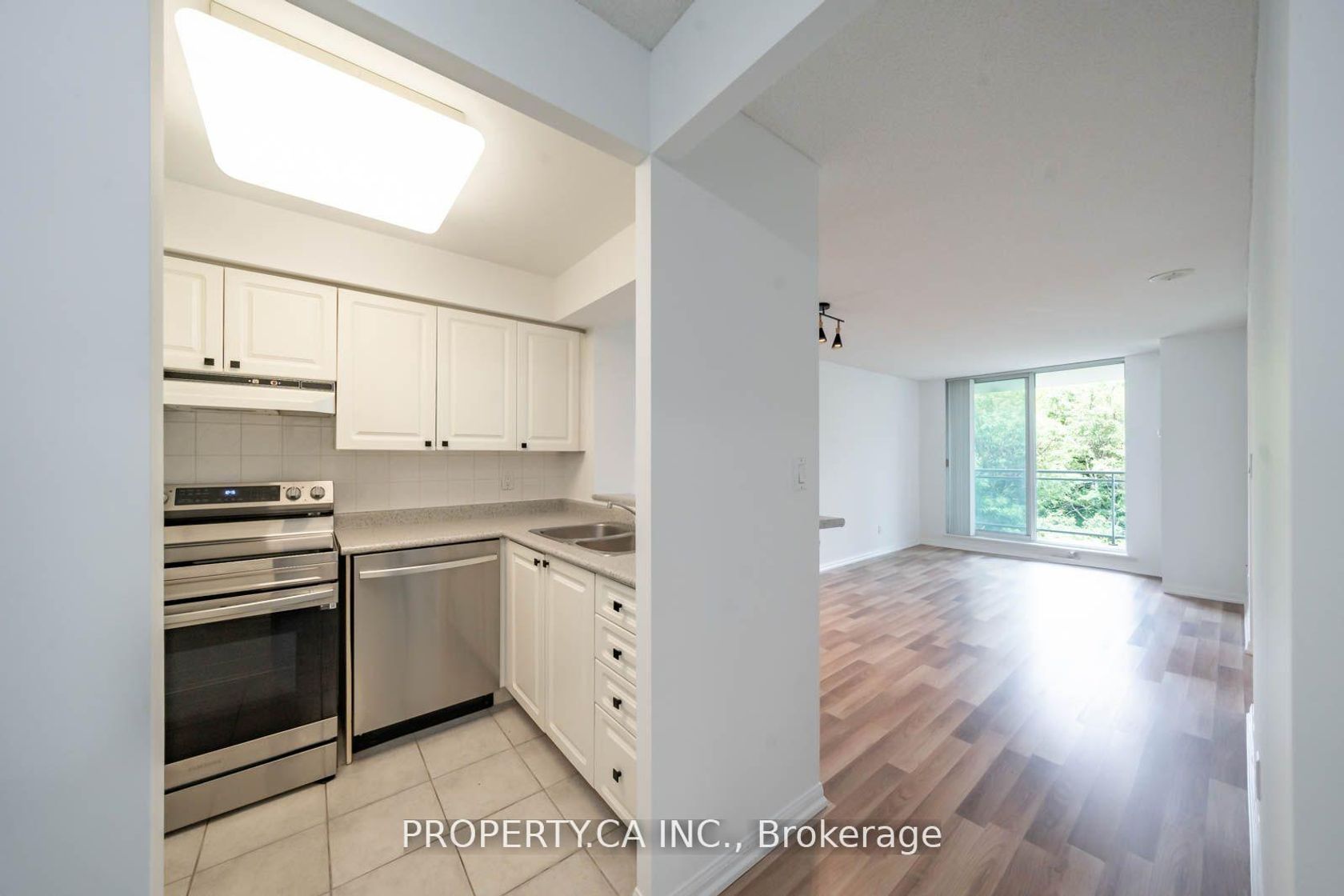603 - 398 Eglinton Avenue E, Mount Pleasant East, Toronto by Loree Meneguzzi Real Estate 603 - 398 Eglinton Avenue E, Mount Pleasant East, Toronto