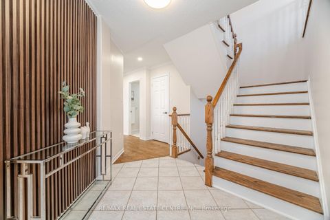 Photo 4 at 2021 Redstone Crescent, WM Westmount, Oakville