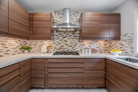Photo 10 at 2021 Redstone Crescent, WM Westmount, Oakville