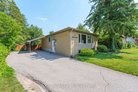 Photo 4 at 31 Patrick Drive, Aurora Highlands, Aurora