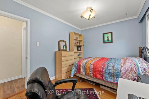 Photo 14 at 31 Patrick Drive, Aurora Highlands, Aurora