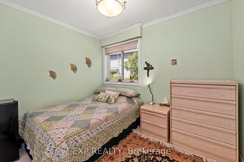 Photo 15 at 31 Patrick Drive, Aurora Highlands, Aurora