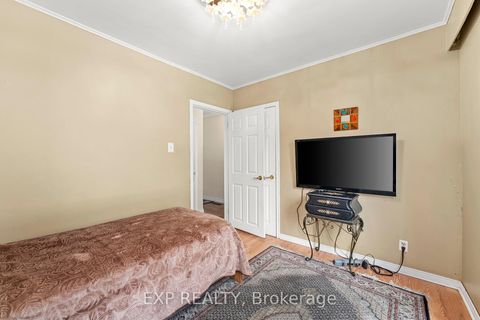 Photo 18 at 31 Patrick Drive, Aurora Highlands, Aurora