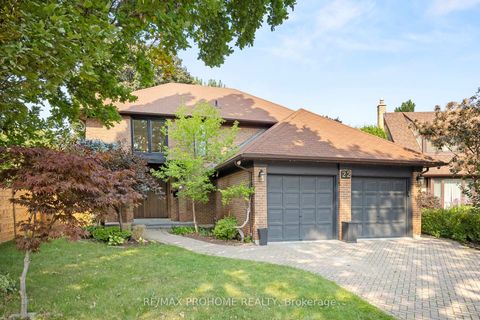 Photo 1 at 22 Fernside Court, Willowdale East, Toronto