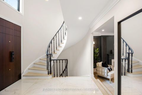 Photo 2 at 22 Fernside Court, Willowdale East, Toronto