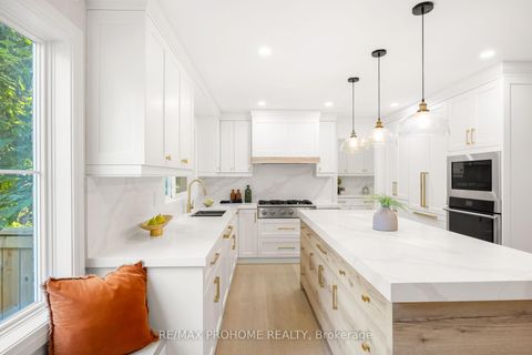 Photo 8 at 22 Fernside Court, Willowdale East, Toronto