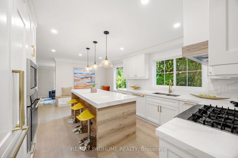Photo 9 at 22 Fernside Court, Willowdale East, Toronto