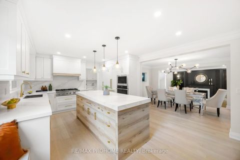 Photo 10 at 22 Fernside Court, Willowdale East, Toronto