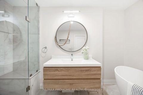 Photo 28 at 22 Fernside Court, Willowdale East, Toronto