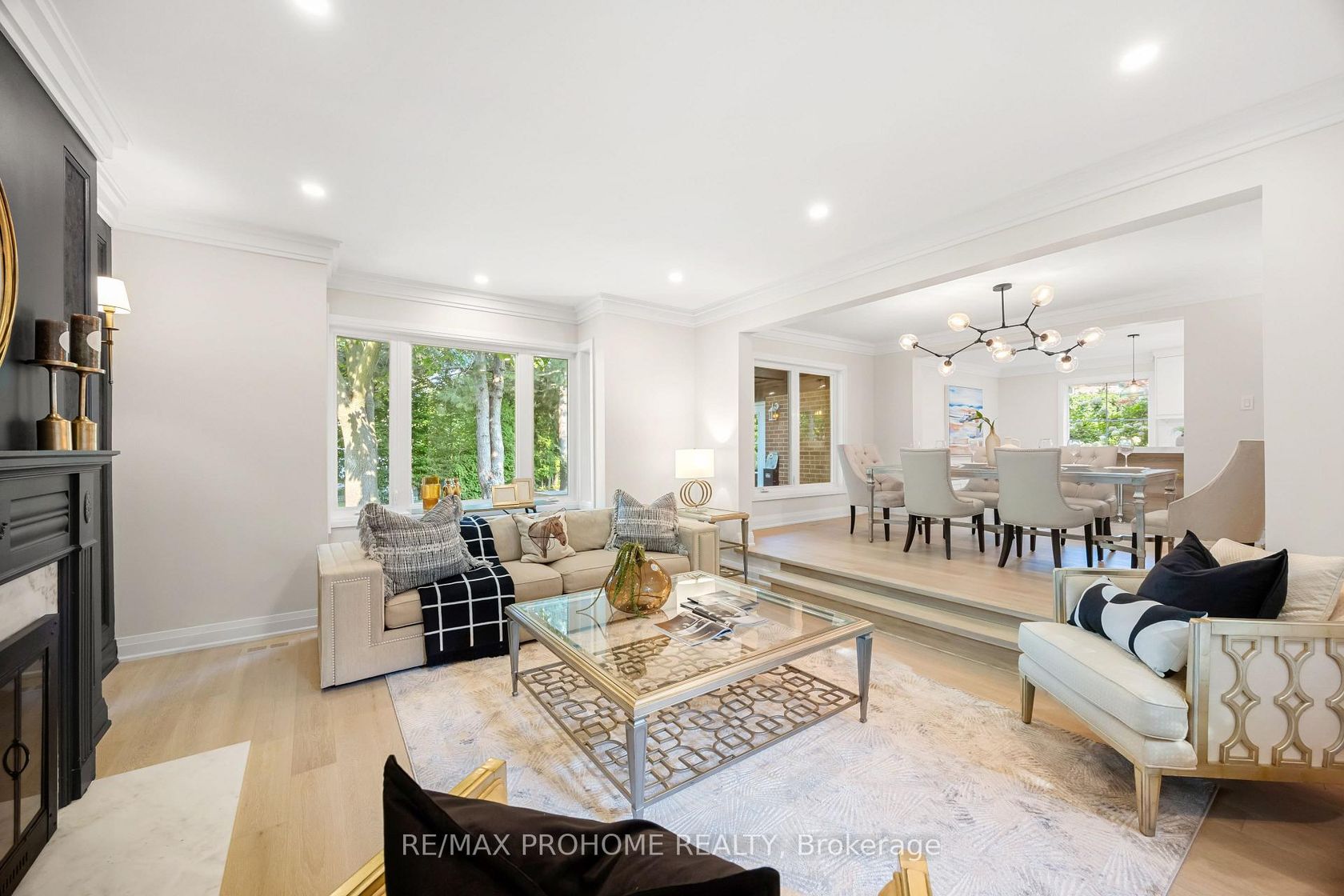 22 Fernside Court, Willowdale East, Toronto 