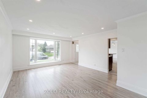 Photo 2 at 525 Lynett Crescent, Crosby, Richmond Hill