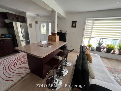 Photo 5 at 525 Lynett Crescent, Crosby, Richmond Hill