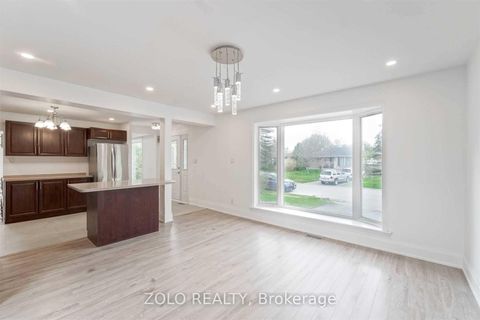 Photo 7 at 525 Lynett Crescent, Crosby, Richmond Hill