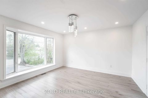 Photo 8 at 525 Lynett Crescent, Crosby, Richmond Hill