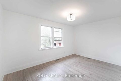 Photo 10 at 525 Lynett Crescent, Crosby, Richmond Hill