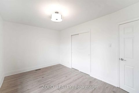 Photo 11 at 525 Lynett Crescent, Crosby, Richmond Hill