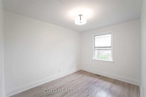Photo 12 at 525 Lynett Crescent, Crosby, Richmond Hill