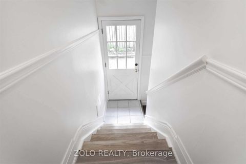 Photo 15 at 525 Lynett Crescent, Crosby, Richmond Hill