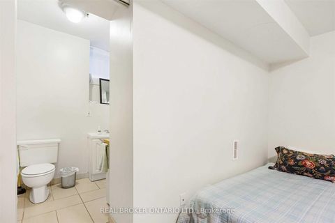 Photo 24 at 499 Palmerston Boulevard, Little Italy, Toronto
