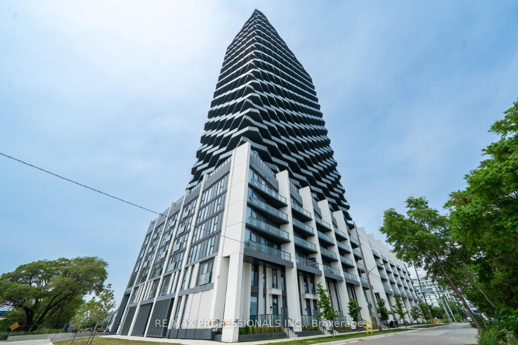 305 - 36 Zorra Street, City Centre West, Toronto by Loree Meneguzzi Real Estate 305 - 36 Zorra Street, City Centre West, Toronto