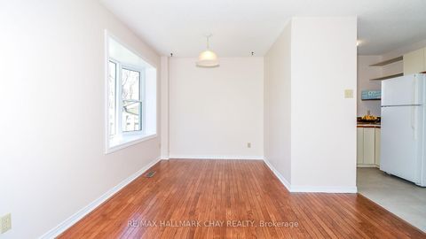 Photo 9 at 82 Melinda Crescent, Allandale, Barrie