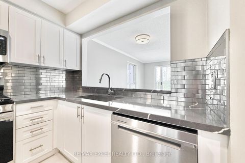 Photo 11 at 312 - 38 Hollywood Avenue, Willowdale East, Toronto