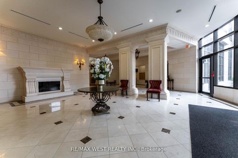 Photo 5 at 916 - 9225 Jane Street, Maple, Vaughan