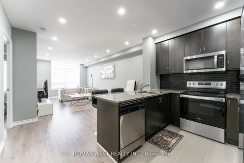 Photo 9 at 916 - 9225 Jane Street, Maple, Vaughan