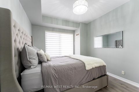 Photo 19 at 916 - 9225 Jane Street, Maple, Vaughan