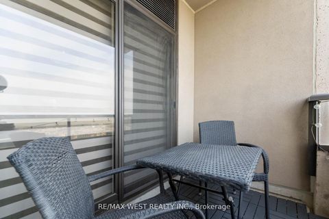 Photo 20 at 916 - 9225 Jane Street, Maple, Vaughan