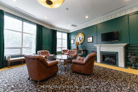 Photo 27 at 916 - 9225 Jane Street, Maple, Vaughan