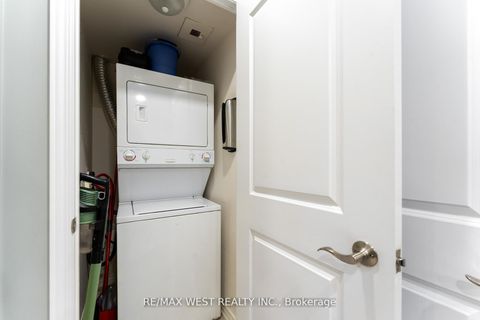 Photo 33 at 916 - 9225 Jane Street, Maple, Vaughan