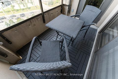 Photo 34 at 916 - 9225 Jane Street, Maple, Vaughan